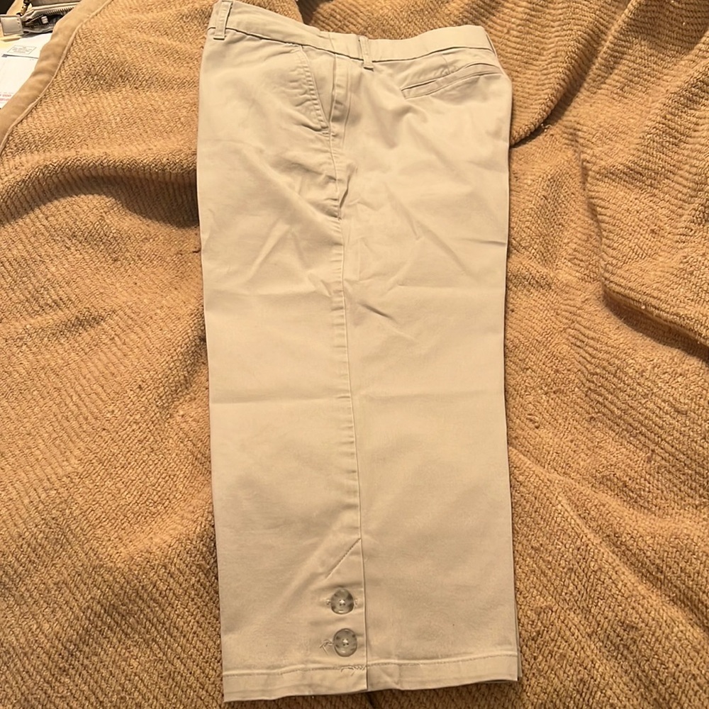 Croft & Barrow size 10 tan capris